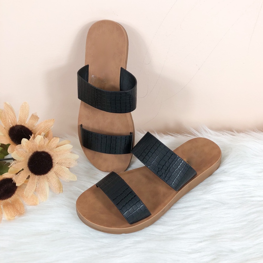 NEW‼️BLACK CROCODILE TWO BAND FLATS SANDALS- shoe - Picture 1 of 2